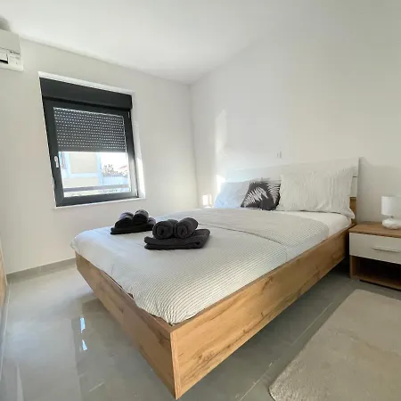 Anchora - Near Family-friendly Pjescana Uvala