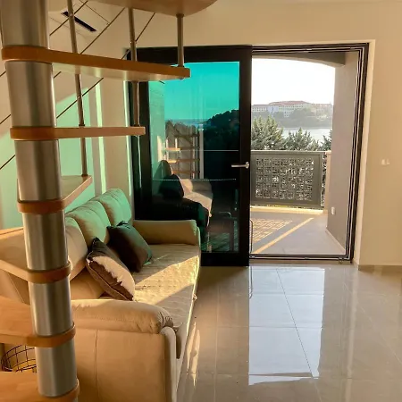 Anchora - Near Family-friendly
